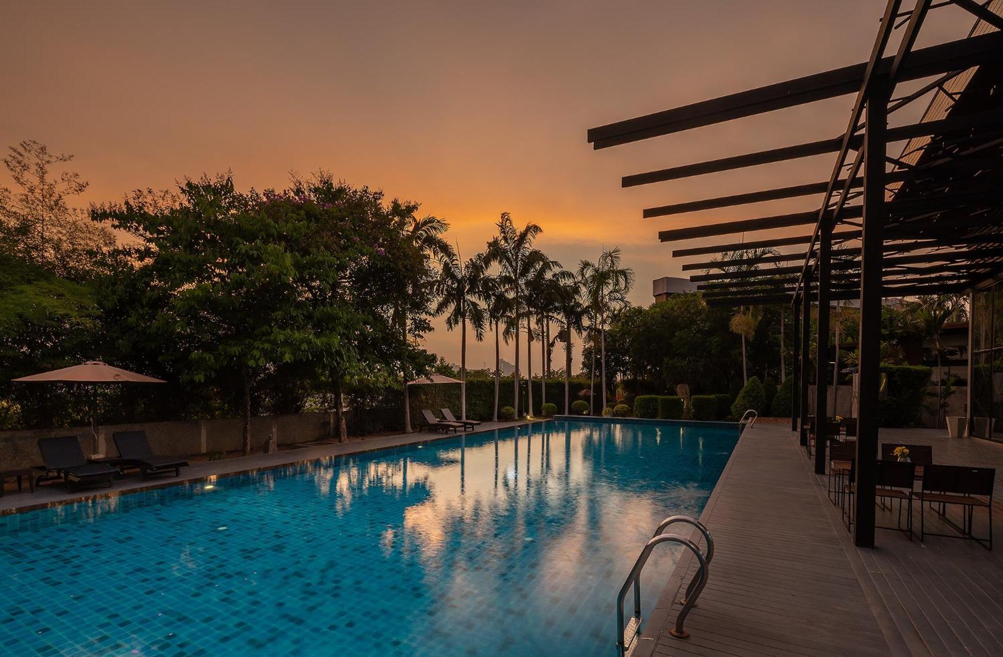 Sea Two Pool Villa Resort Pattaya Pantai Jomtien Bagian luar foto